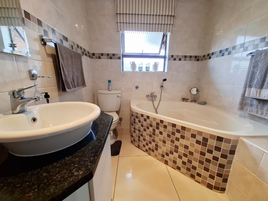3 Bedroom Property for Sale in Langenhovenpark Free State